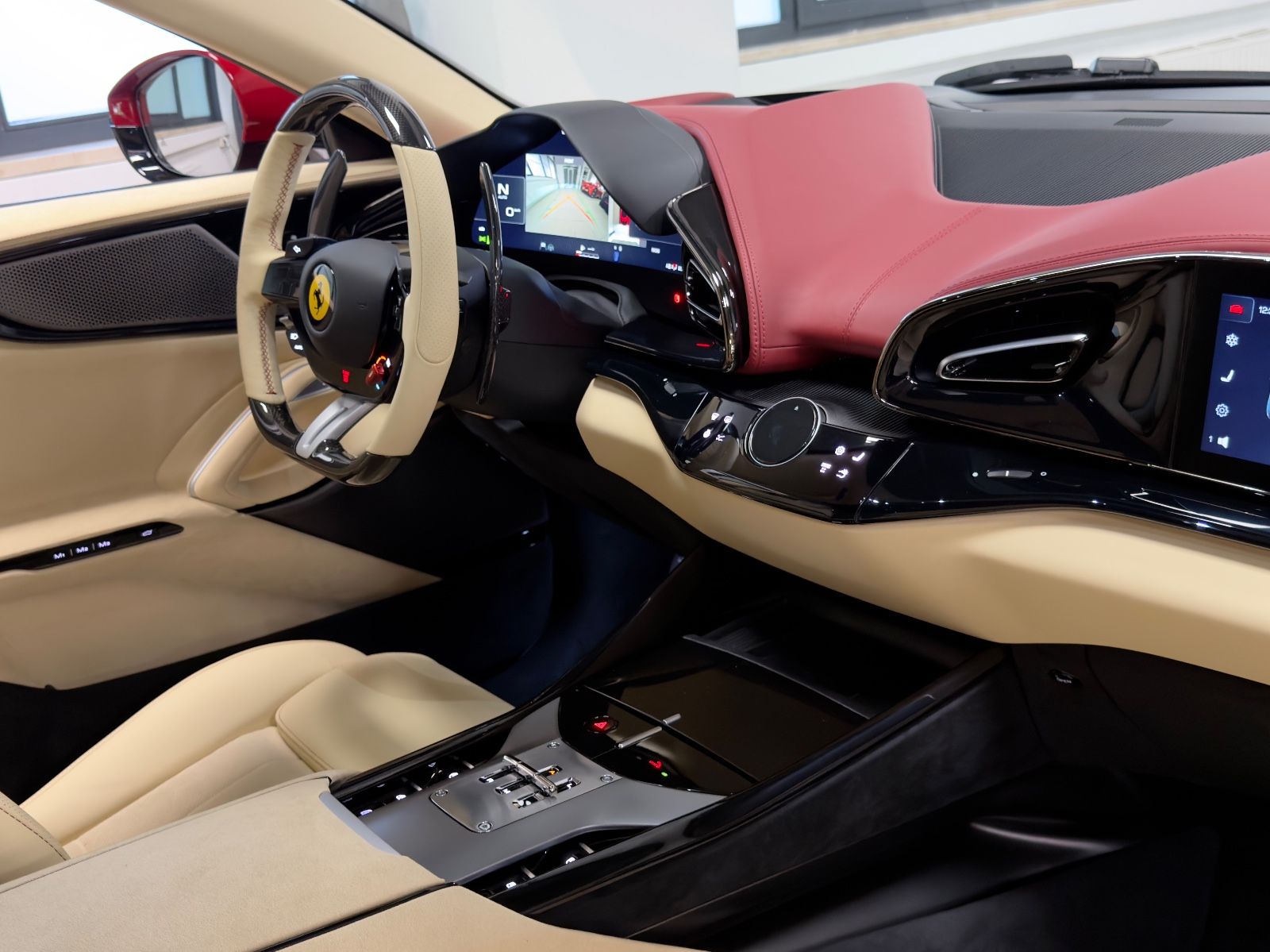 Fahrzeugabbildung Ferrari PUROSANGUE V12 RED EXT CREMA INT CARBON FULLOPT!