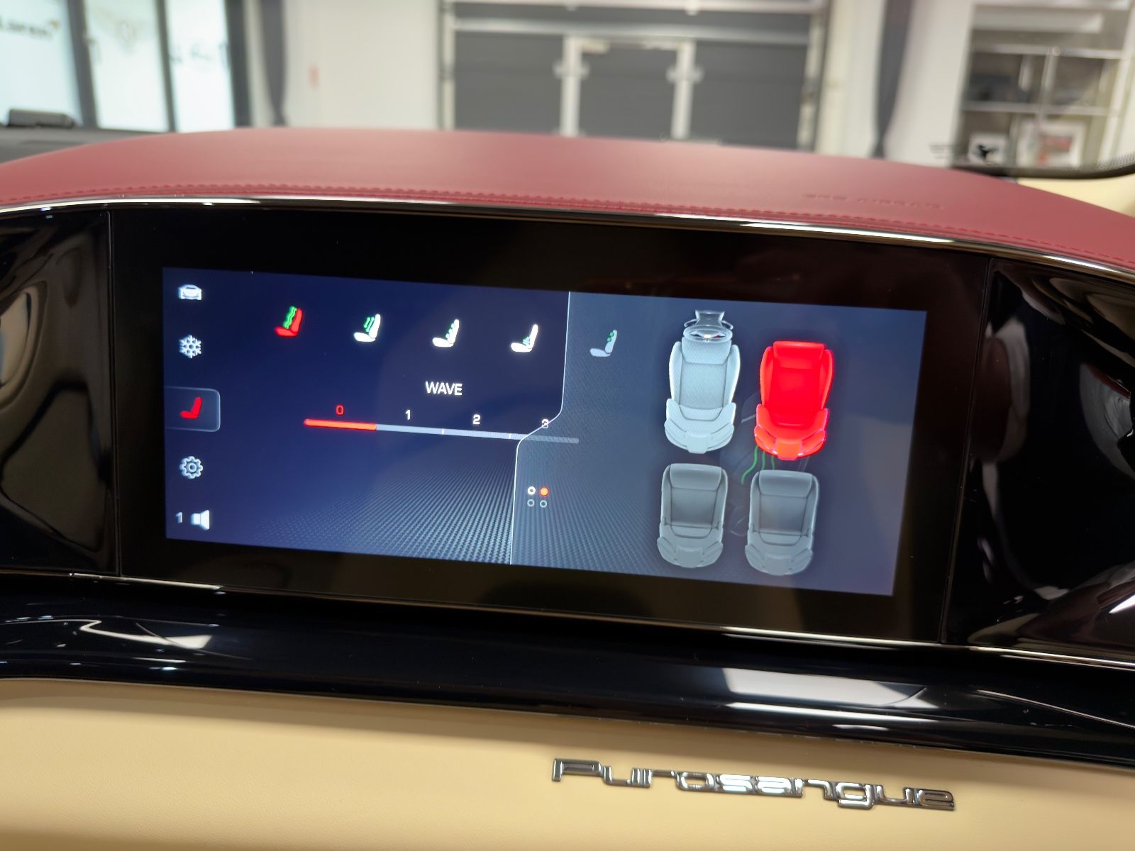 Fahrzeugabbildung Ferrari PUROSANGUE V12 RED EXT CREMA INT CARBON FULLOPT!