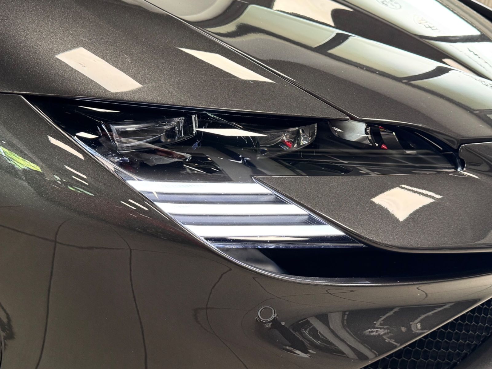 Fahrzeugabbildung Ferrari SF90 STRADALE CARBON EXT&INT JBL LIFT 1HAND FULL