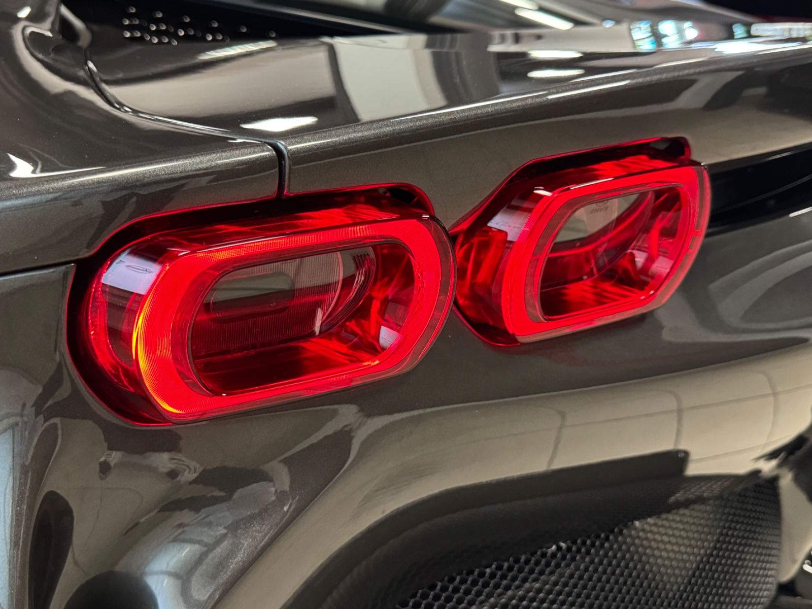 Fahrzeugabbildung Ferrari SF90 STRADALE CARBON EXT&INT JBL LIFT 1HAND FULL