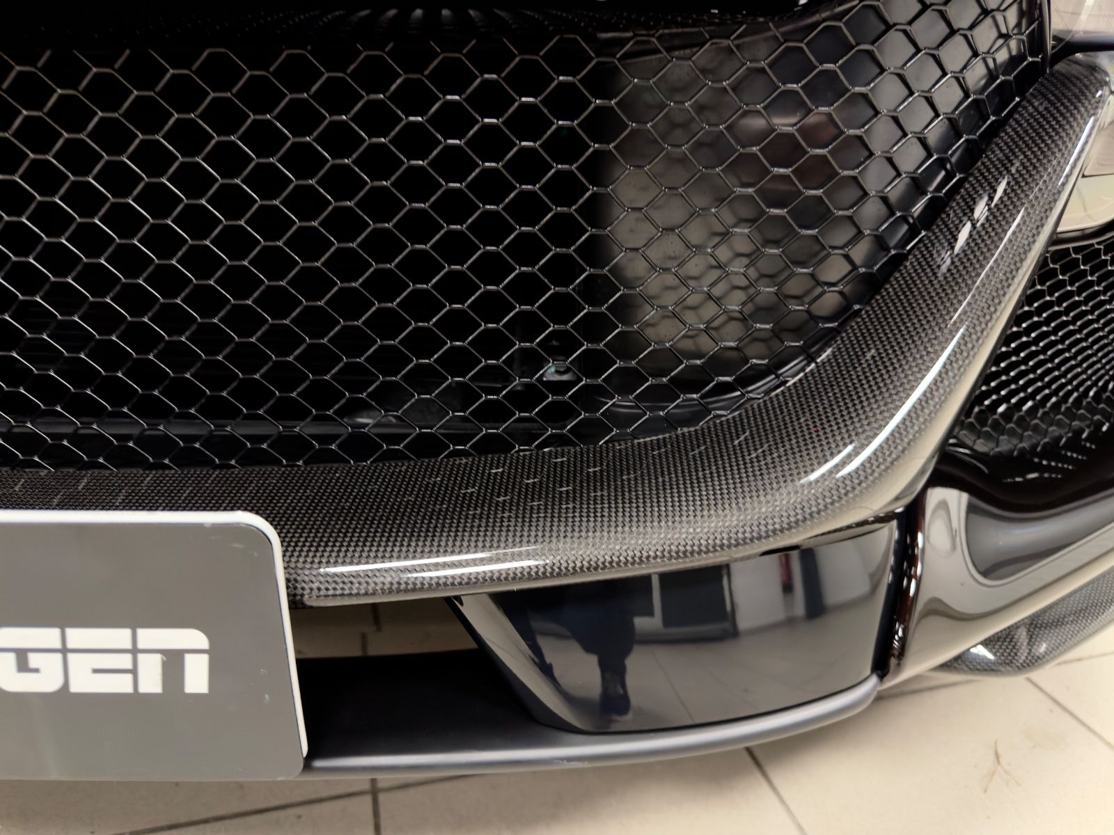 Fahrzeugabbildung Ferrari PUROSANGUE CARBON EXT&INT MASSAGE PANO MY26 FULL