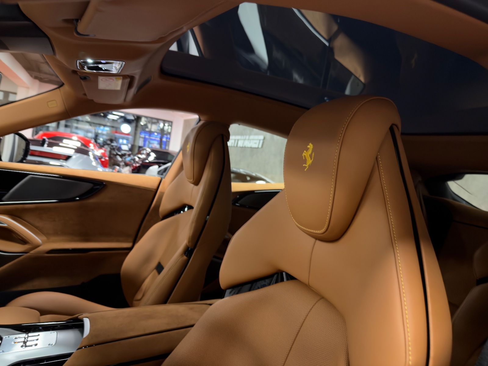 Fahrzeugabbildung Ferrari PUROSANGUE CARBON EXT&INT MASSAGE PANO MY26 FULL