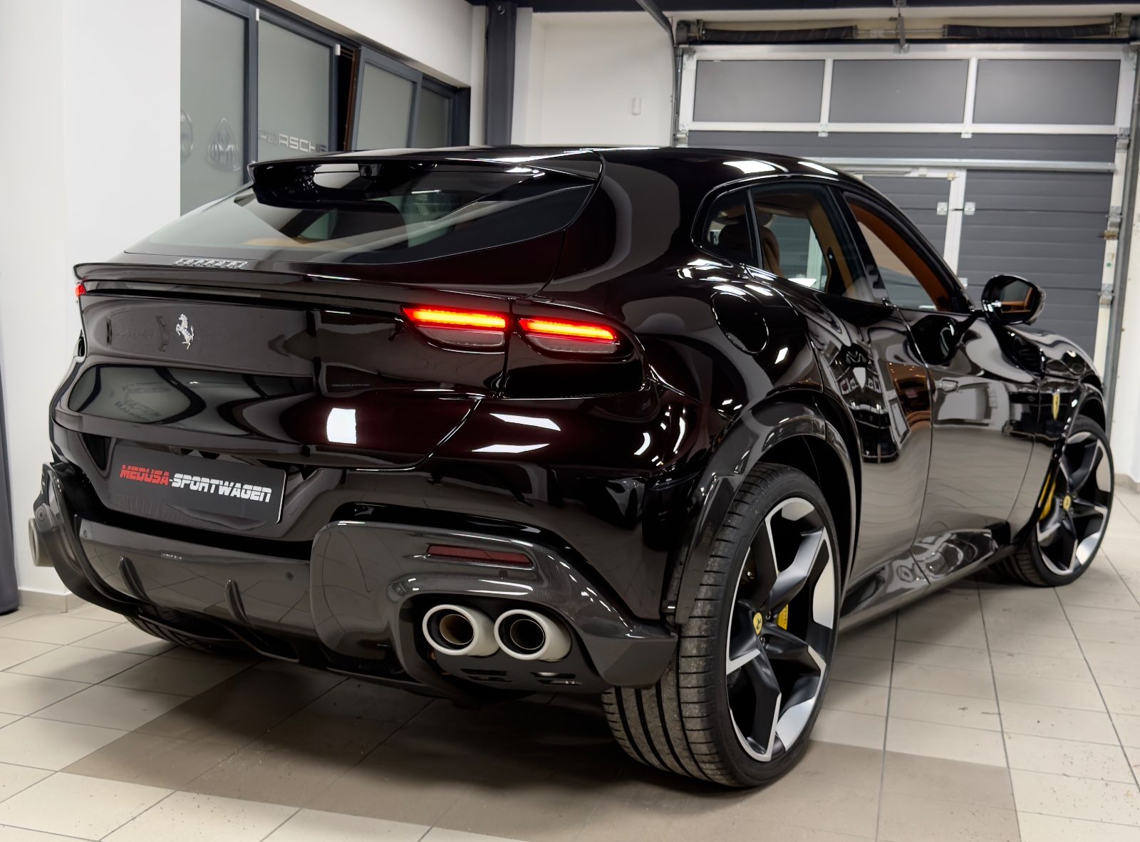 Fahrzeugabbildung Ferrari PUROSANGUE CARBON EXT&INT MASSAGE PANO MY26 FULL