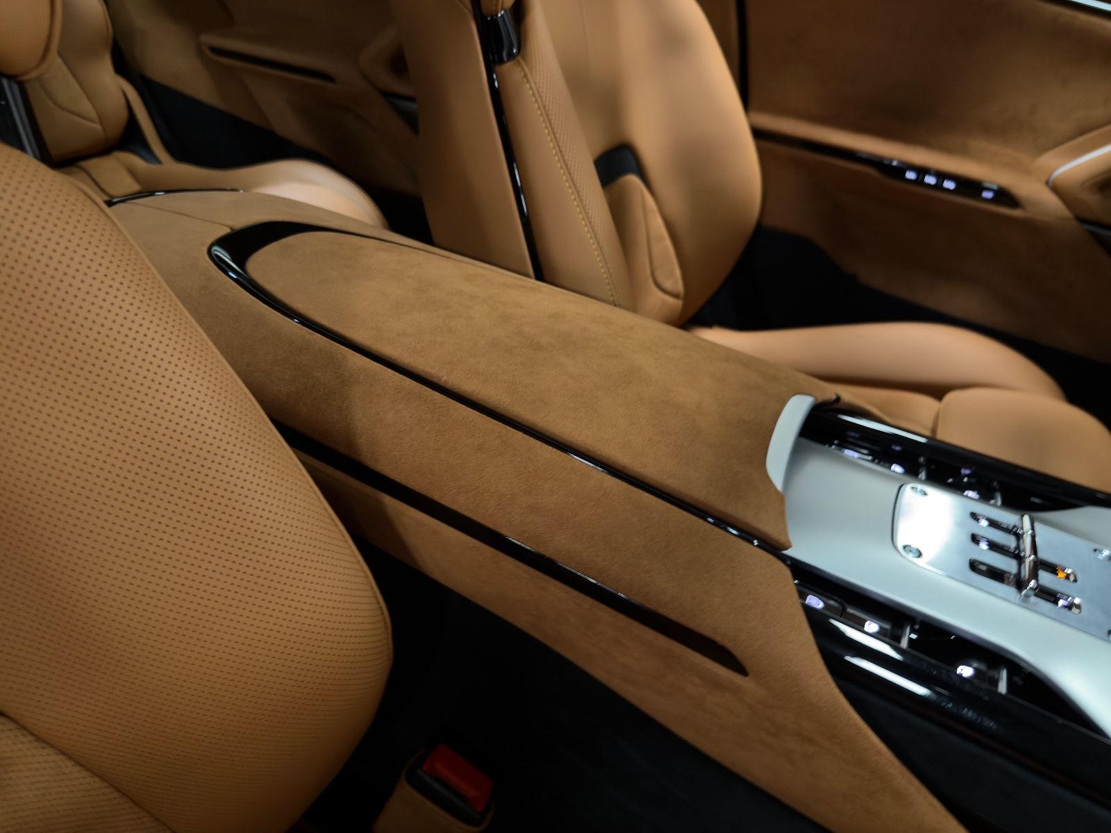 Fahrzeugabbildung Ferrari PUROSANGUE CARBON EXT&INT MASSAGE PANO MY26 FULL