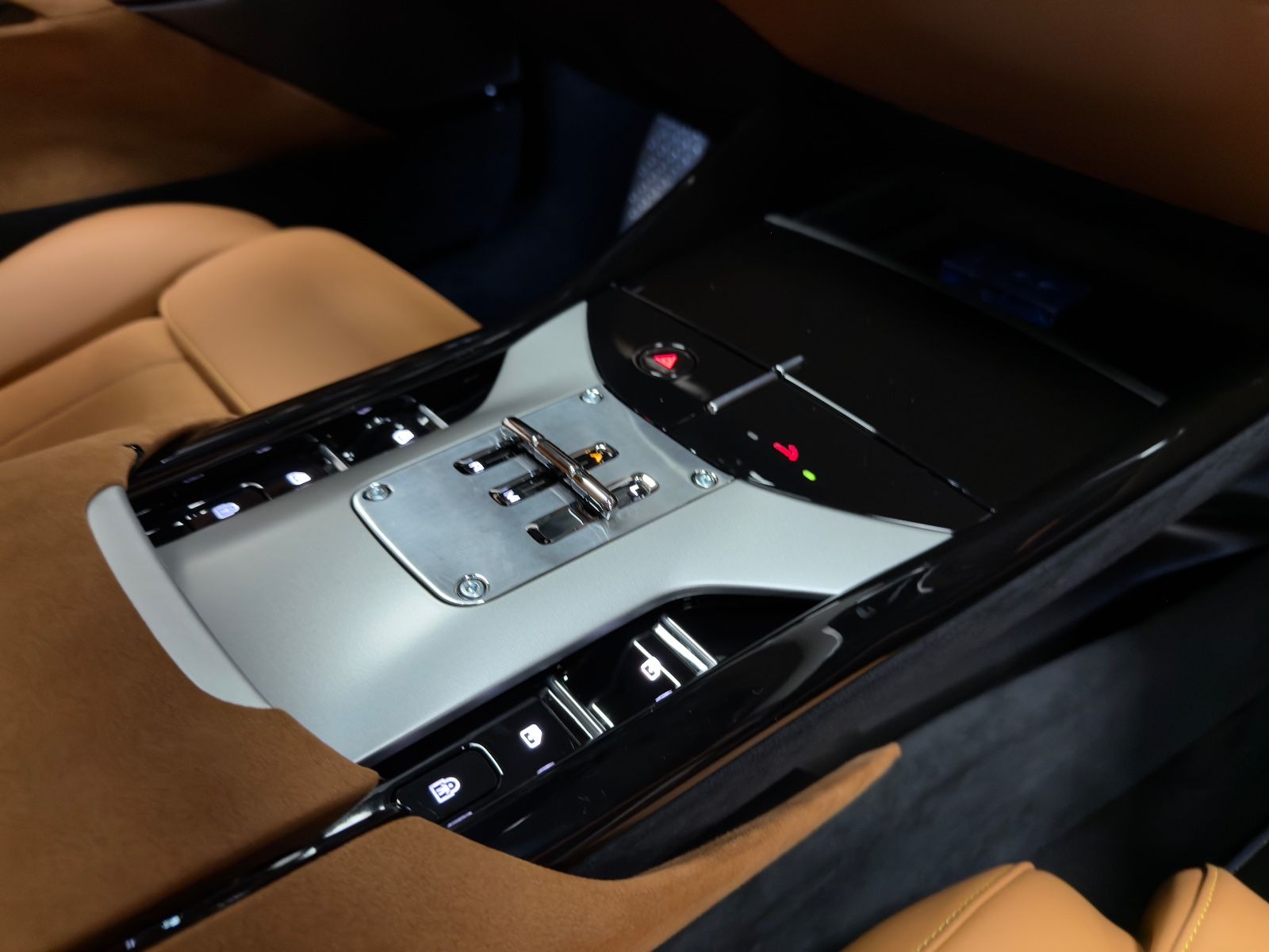 Fahrzeugabbildung Ferrari PUROSANGUE CARBON EXT&INT MASSAGE PANO MY26 FULL