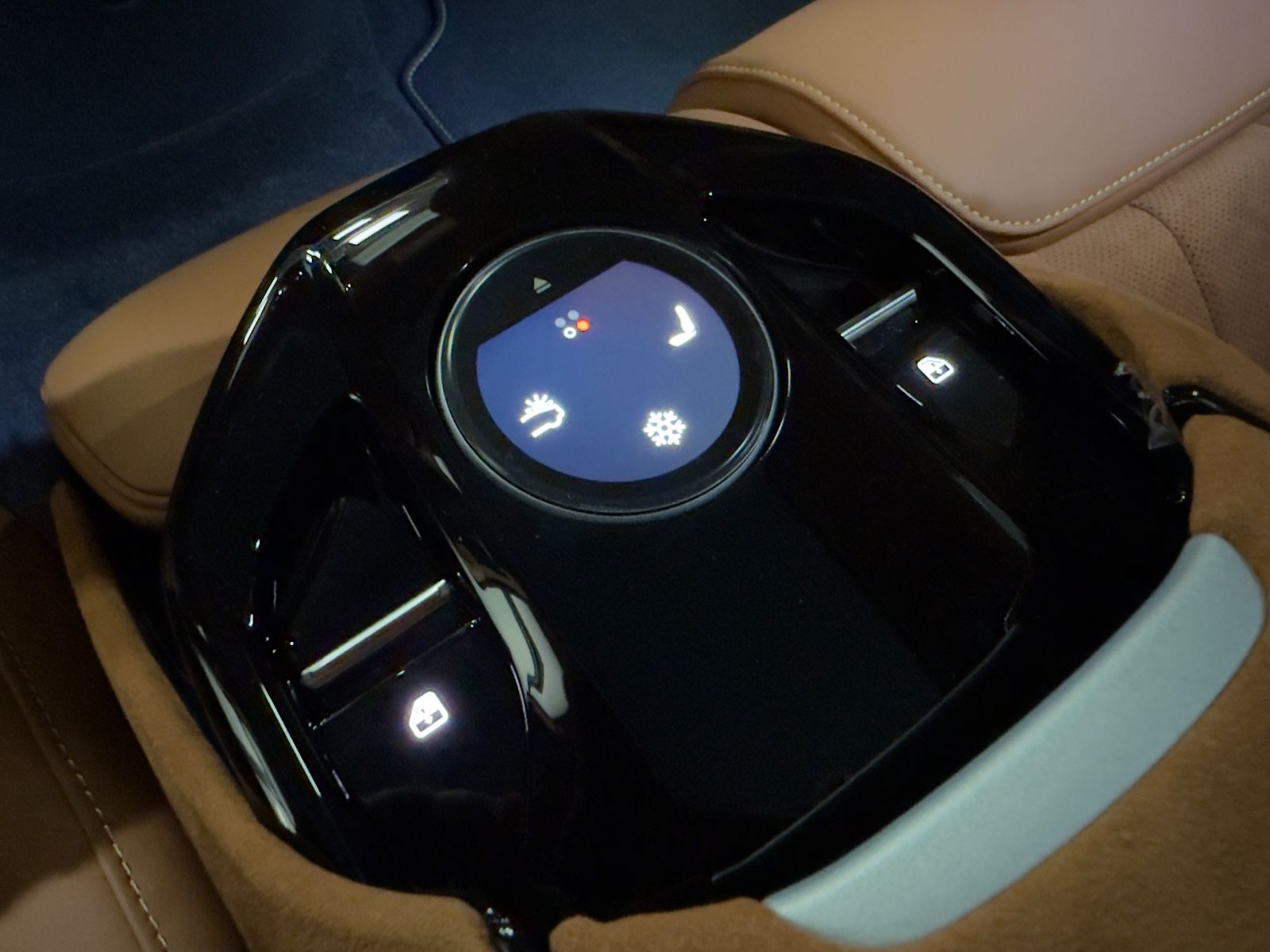 Fahrzeugabbildung Ferrari PUROSANGUE CARBON EXT&INT MASSAGE PANO MY26 FULL