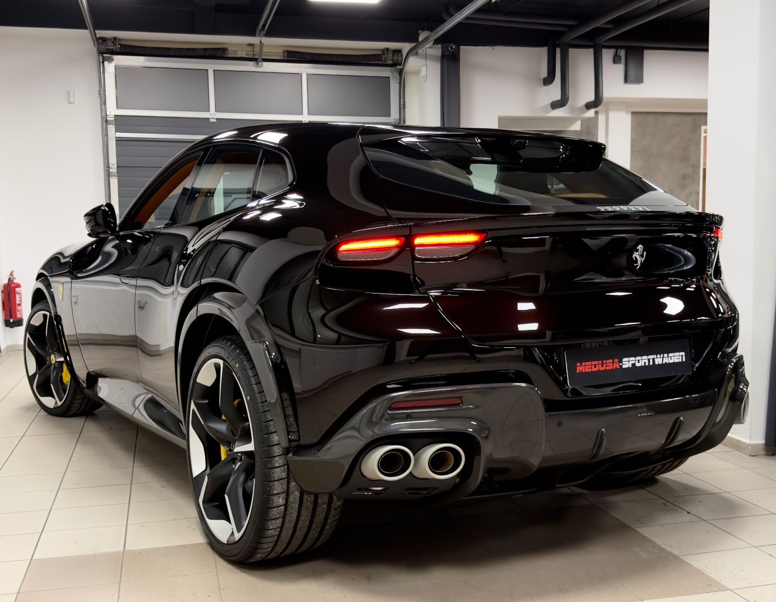 Fahrzeugabbildung Ferrari PUROSANGUE CARBON EXT&INT MASSAGE PANO MY26 FULL