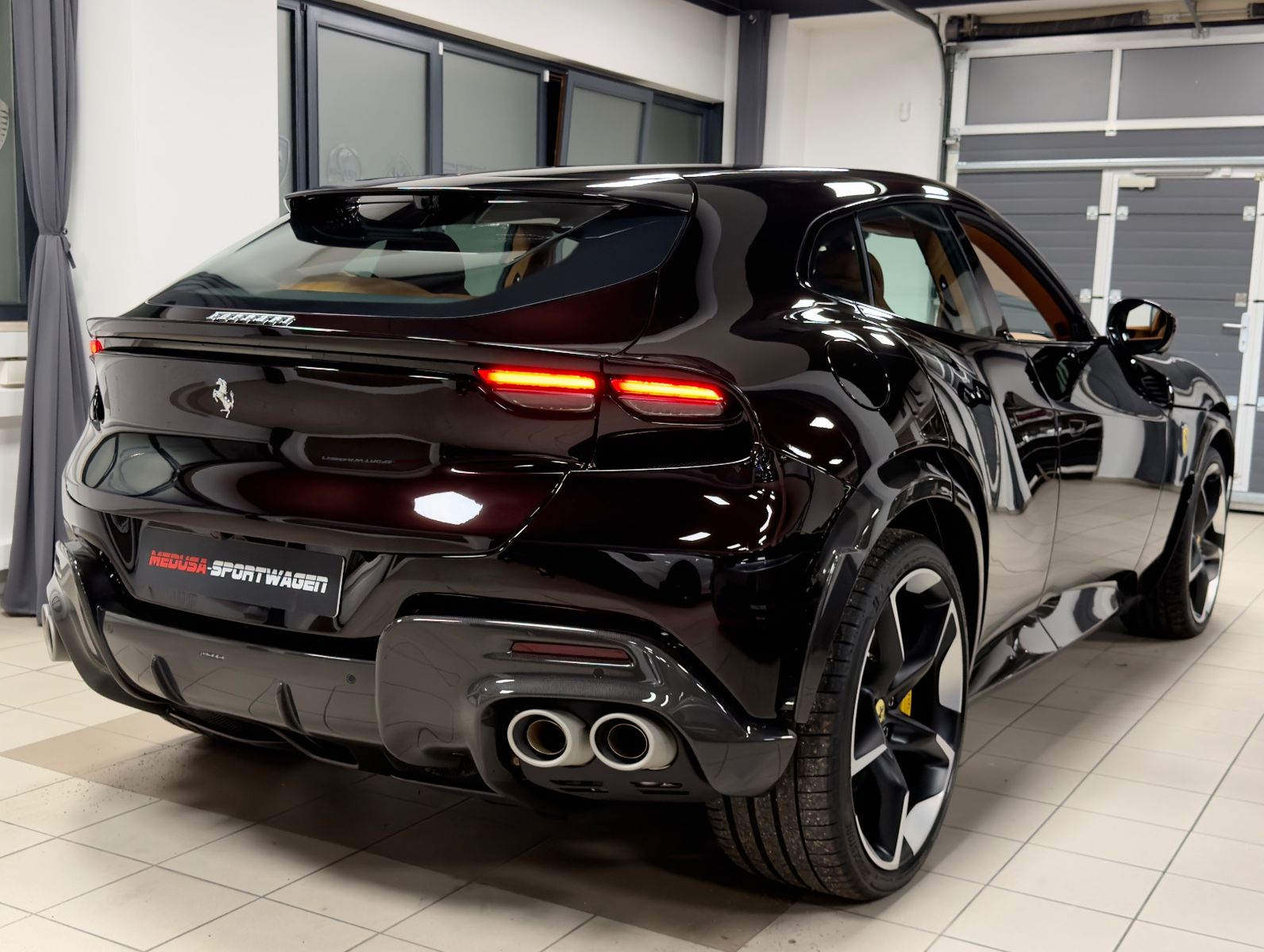 Fahrzeugabbildung Ferrari PUROSANGUE CARBON EXT&INT MASSAGE PANO MY26 FULL