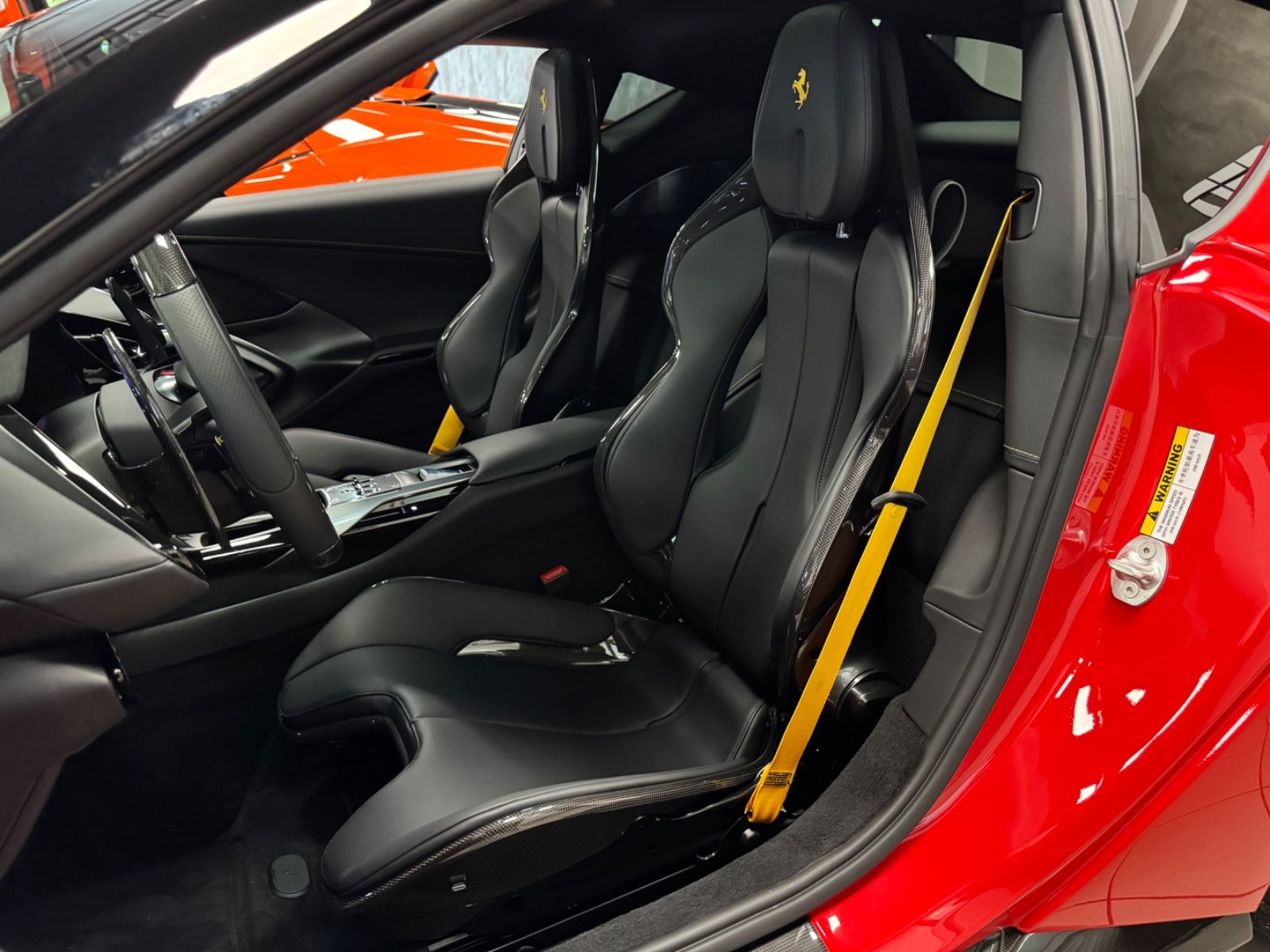 Fahrzeugabbildung Ferrari 12 Cilindri COUPE CARBON EXT&INT CARBONSEAT FULL
