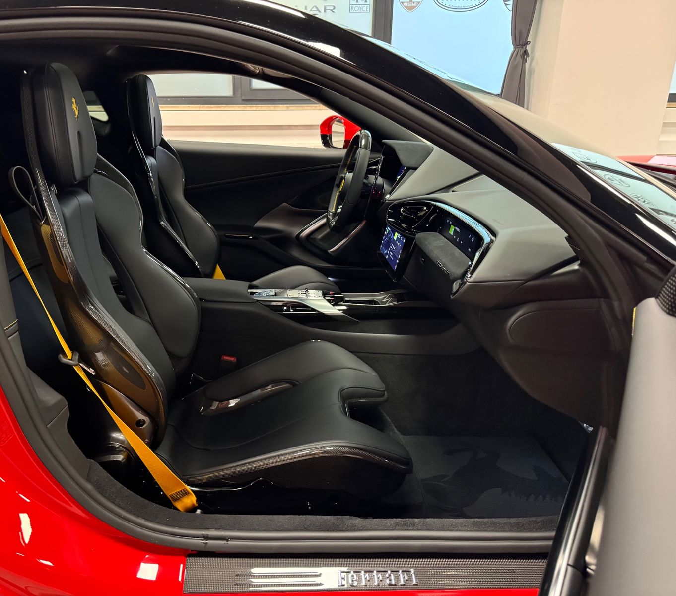 Fahrzeugabbildung Ferrari 12 Cilindri COUPE CARBON EXT&INT CARBONSEAT FULL