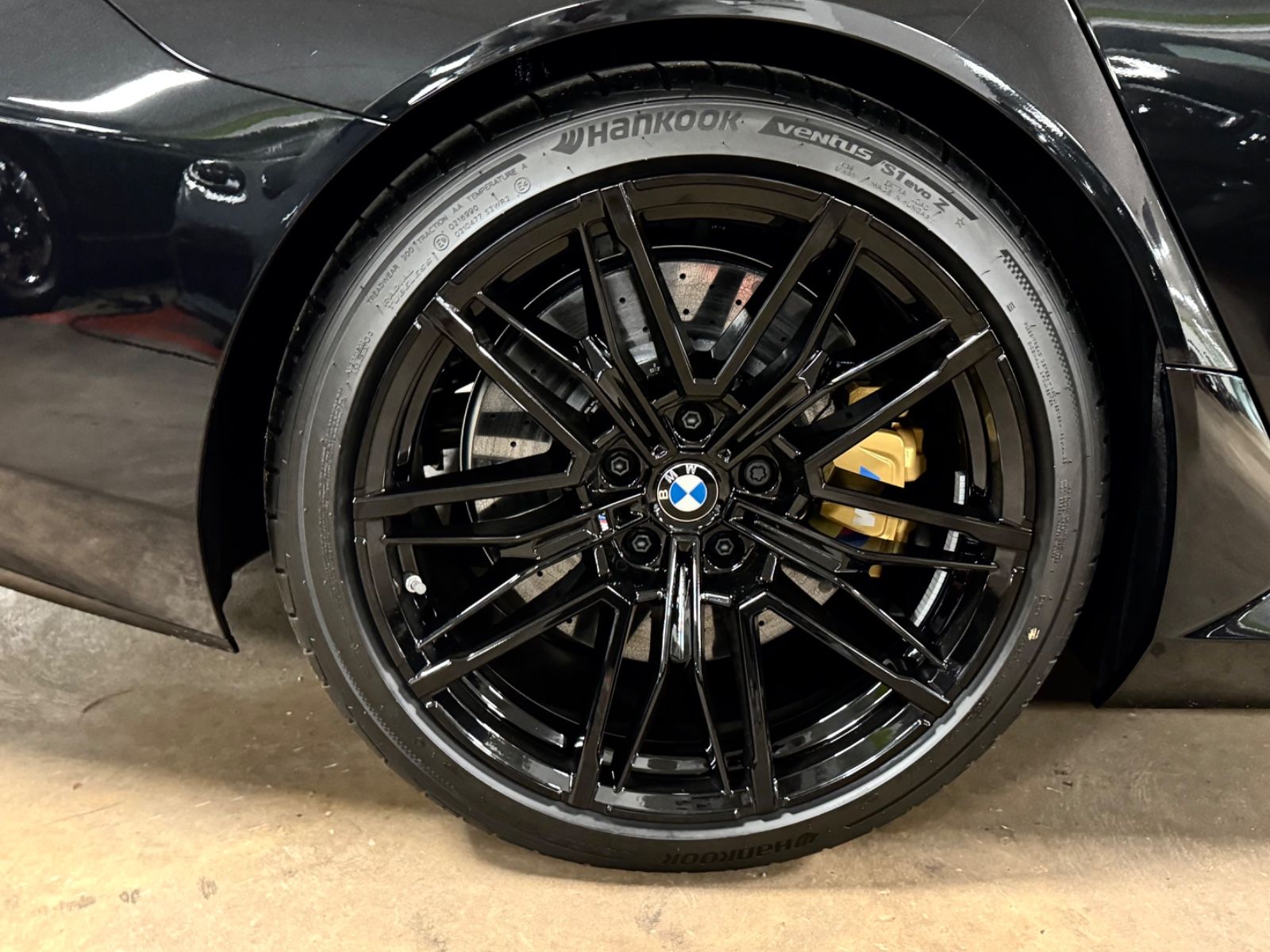 Fahrzeugabbildung BMW M5 ULTIMATE CERAMIC CARBON-INT&EXT B&W FULLOPT!