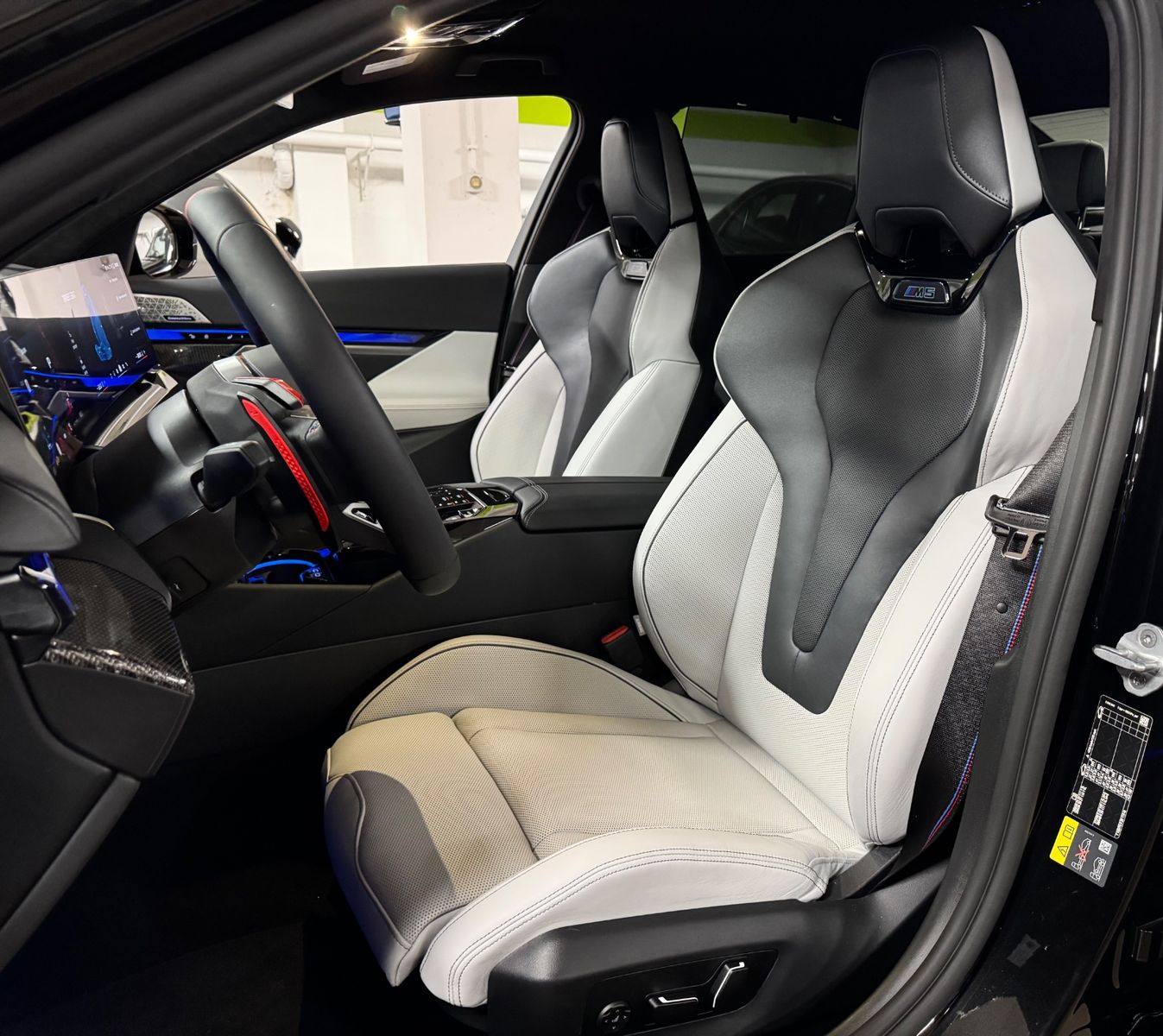 Fahrzeugabbildung BMW M5 ULTIMATE CERAMIC CARBON-INT&EXT B&W FULLOPT!