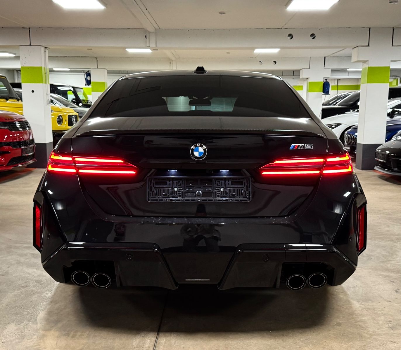 Fahrzeugabbildung BMW M5 ULTIMATE CERAMIC CARBON-INT&EXT B&W FULLOPT!