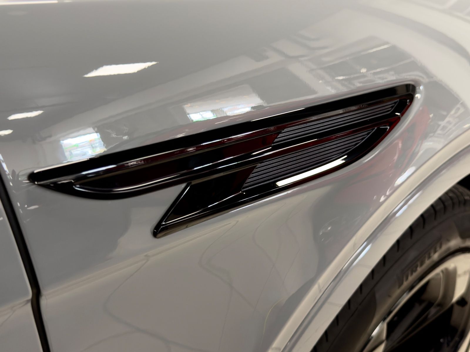 Fahrzeugabbildung Bentley BENTAYGA V8 S CARBON NAIM MASSAGE PANO FULL!