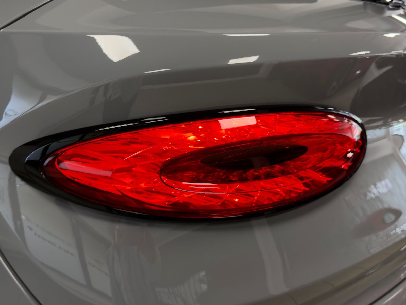 Fahrzeugabbildung Bentley BENTAYGA V8 S CARBON NAIM MASSAGE PANO FULL!