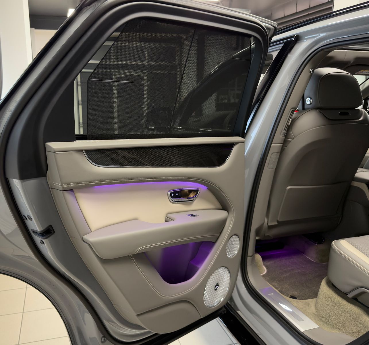 Fahrzeugabbildung Bentley BENTAYGA V8 S CARBON NAIM MASSAGE PANO FULL!