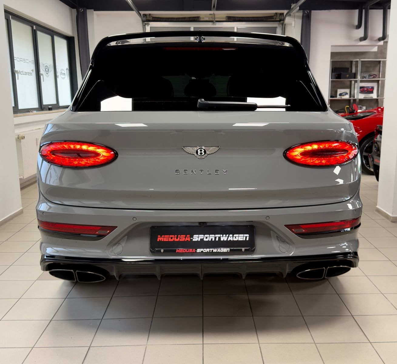 Fahrzeugabbildung Bentley BENTAYGA V8 S CARBON NAIM MASSAGE PANO FULL!