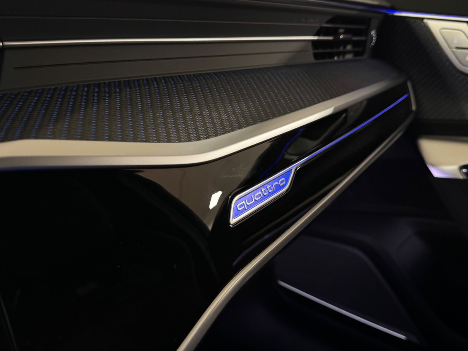 Fahrzeugabbildung Audi RS6 PERFORMANCE SCHALENSITZE CERAMIC B&O 25 FULL