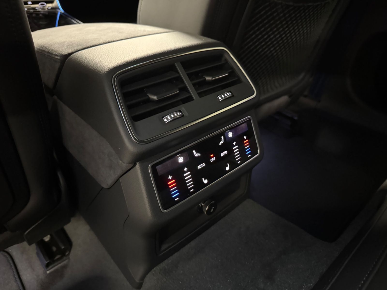 Fahrzeugabbildung Audi RS6 PERFORMANCE CARBON CERAMIC B&O PANO 25 FULL!