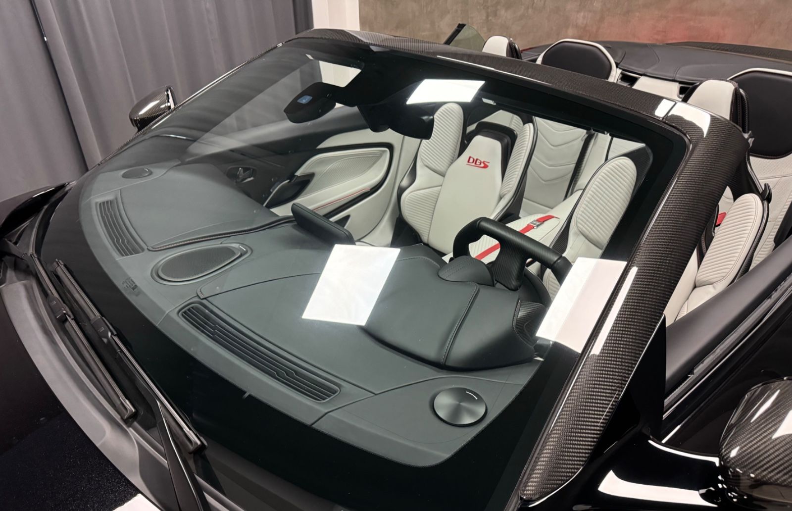 Fahrzeugabbildung Aston Martin DBS V12 770 ULTIMATE VOLANTE 1OF199 EXLUSIV NEW!