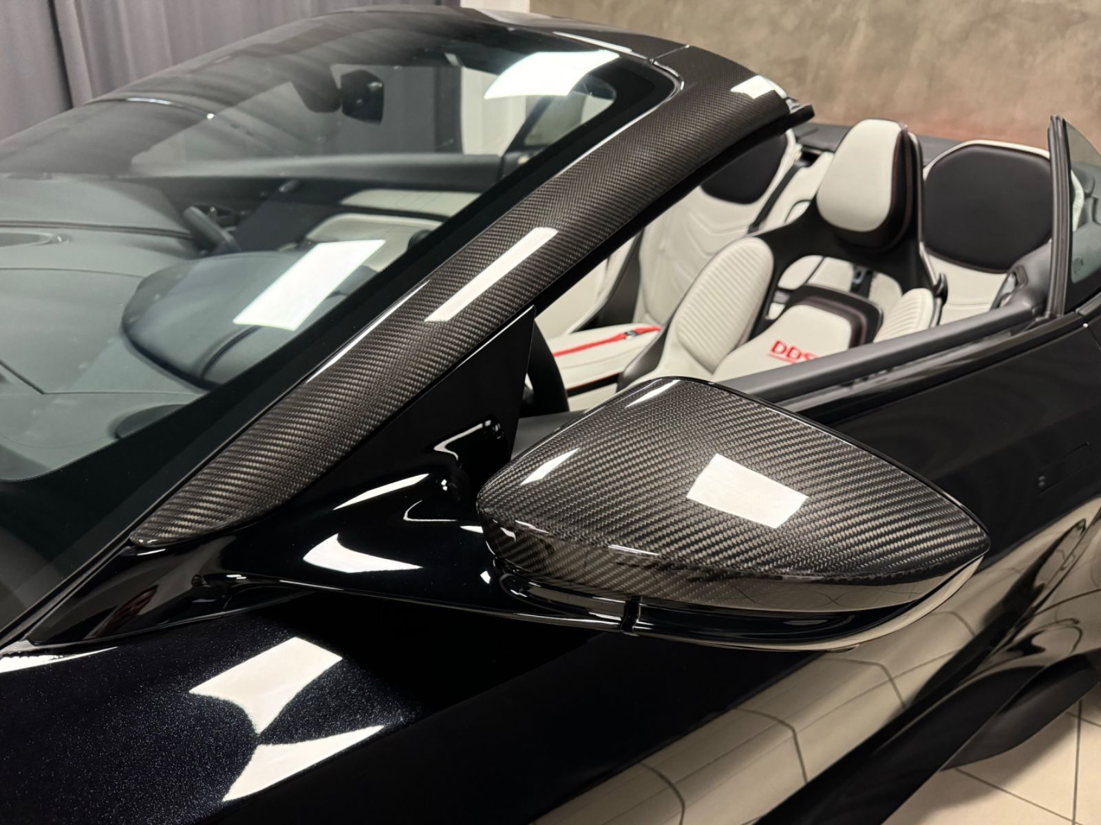 Fahrzeugabbildung Aston Martin DBS V12 770 ULTIMATE VOLANTE 1OF199 EXLUSIV NEW!