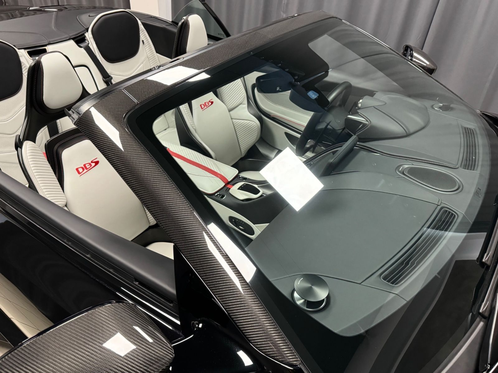 Fahrzeugabbildung Aston Martin DBS V12 770 ULTIMATE VOLANTE 1OF199 EXLUSIV NEW!