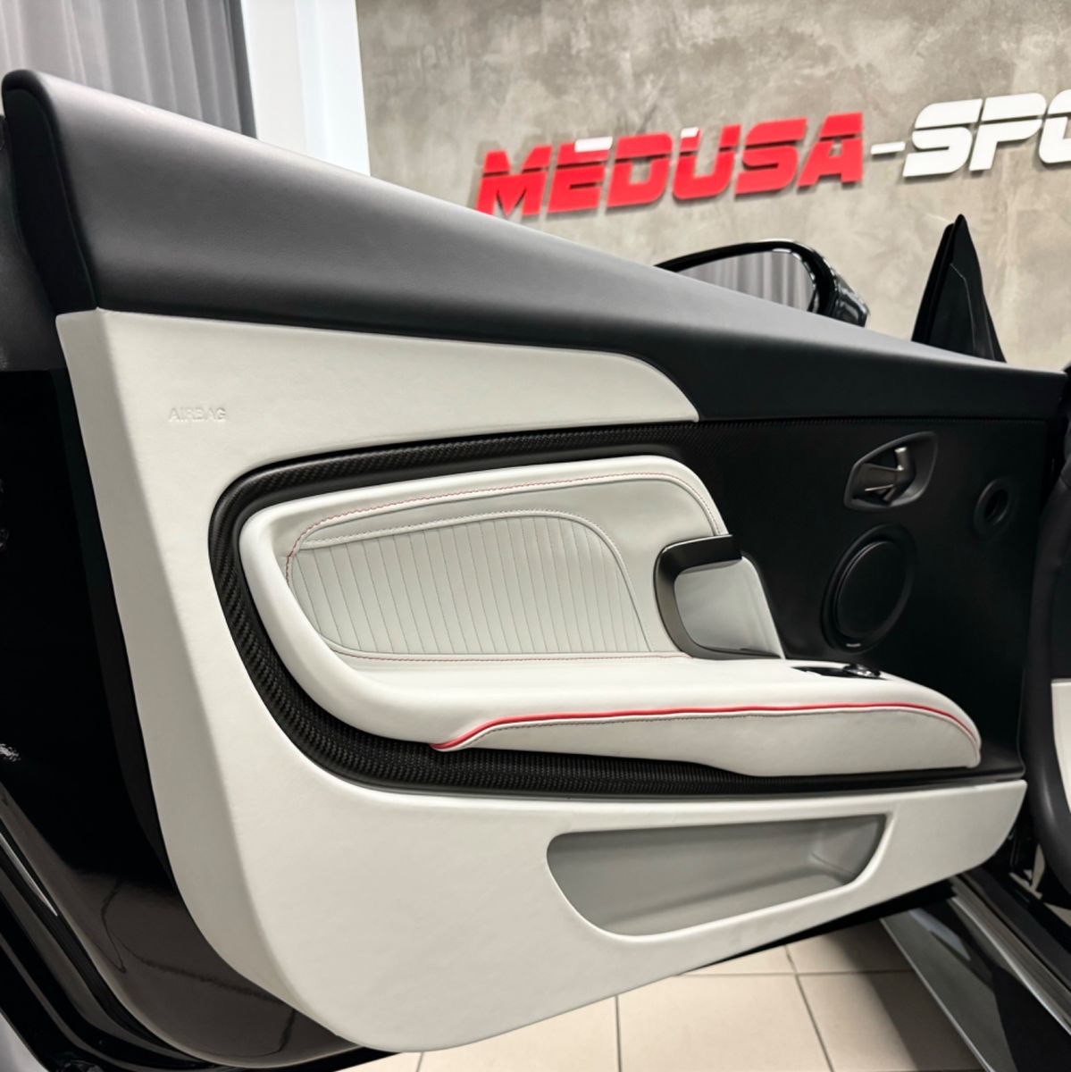 Fahrzeugabbildung Aston Martin DBS V12 770 ULTIMATE VOLANTE 1OF199 EXLUSIV NEW!