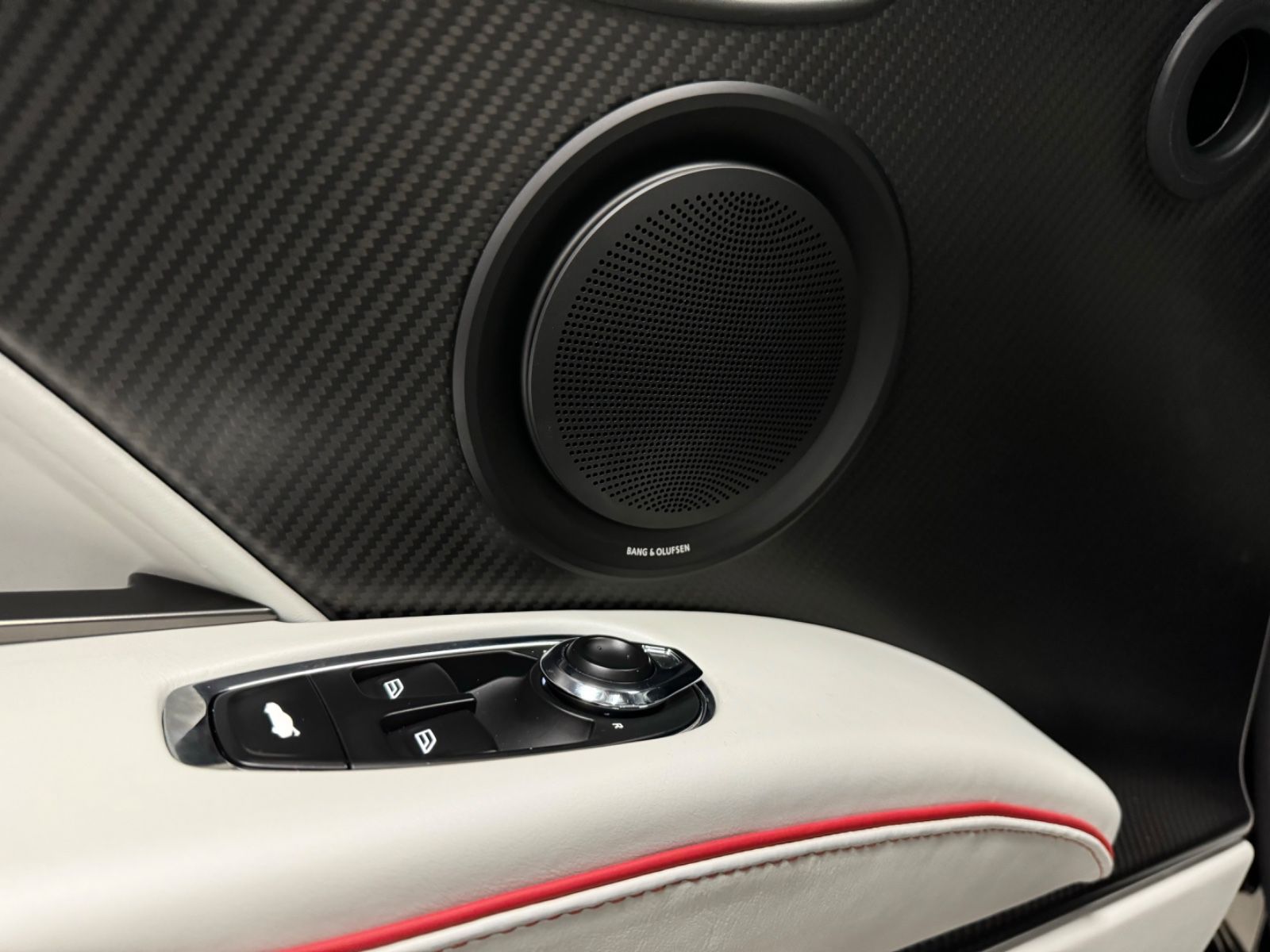 Fahrzeugabbildung Aston Martin DBS V12 770 ULTIMATE VOLANTE 1OF199 EXLUSIV NEW!