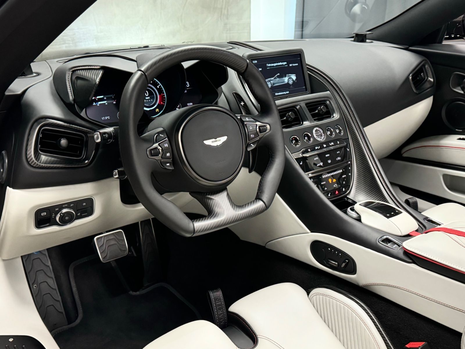 Fahrzeugabbildung Aston Martin DBS V12 770 ULTIMATE VOLANTE 1OF199 EXLUSIV NEW!