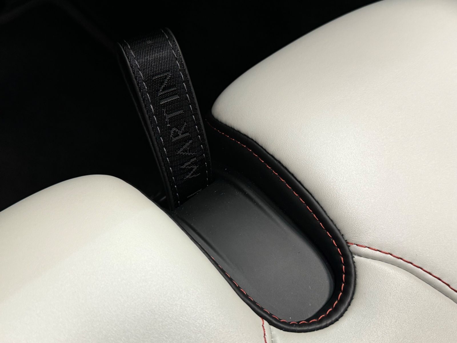 Fahrzeugabbildung Aston Martin DBS V12 770 ULTIMATE VOLANTE 1OF199 EXLUSIV NEW!