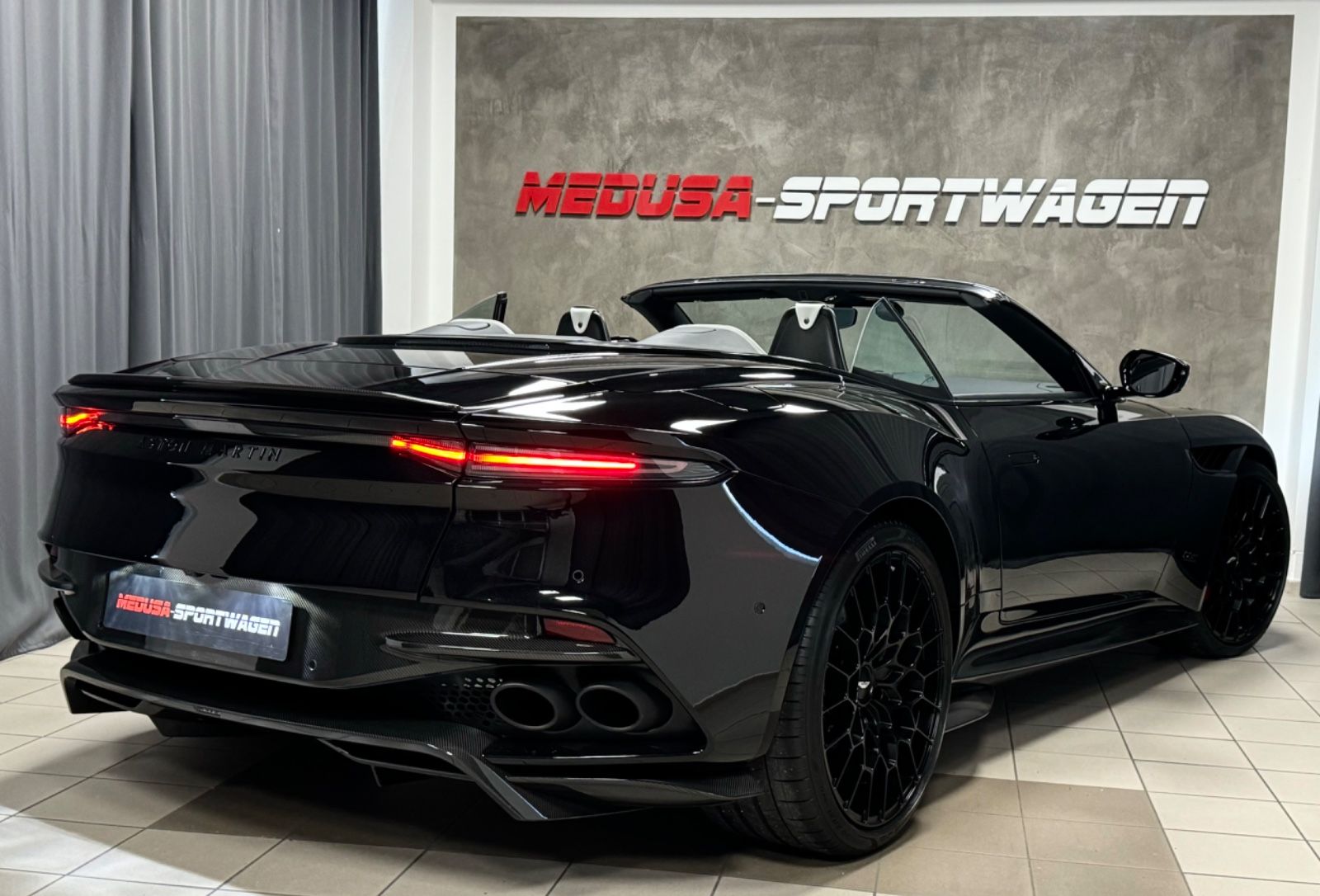 Fahrzeugabbildung Aston Martin DBS V12 770 ULTIMATE VOLANTE 1OF199 EXLUSIV NEW!