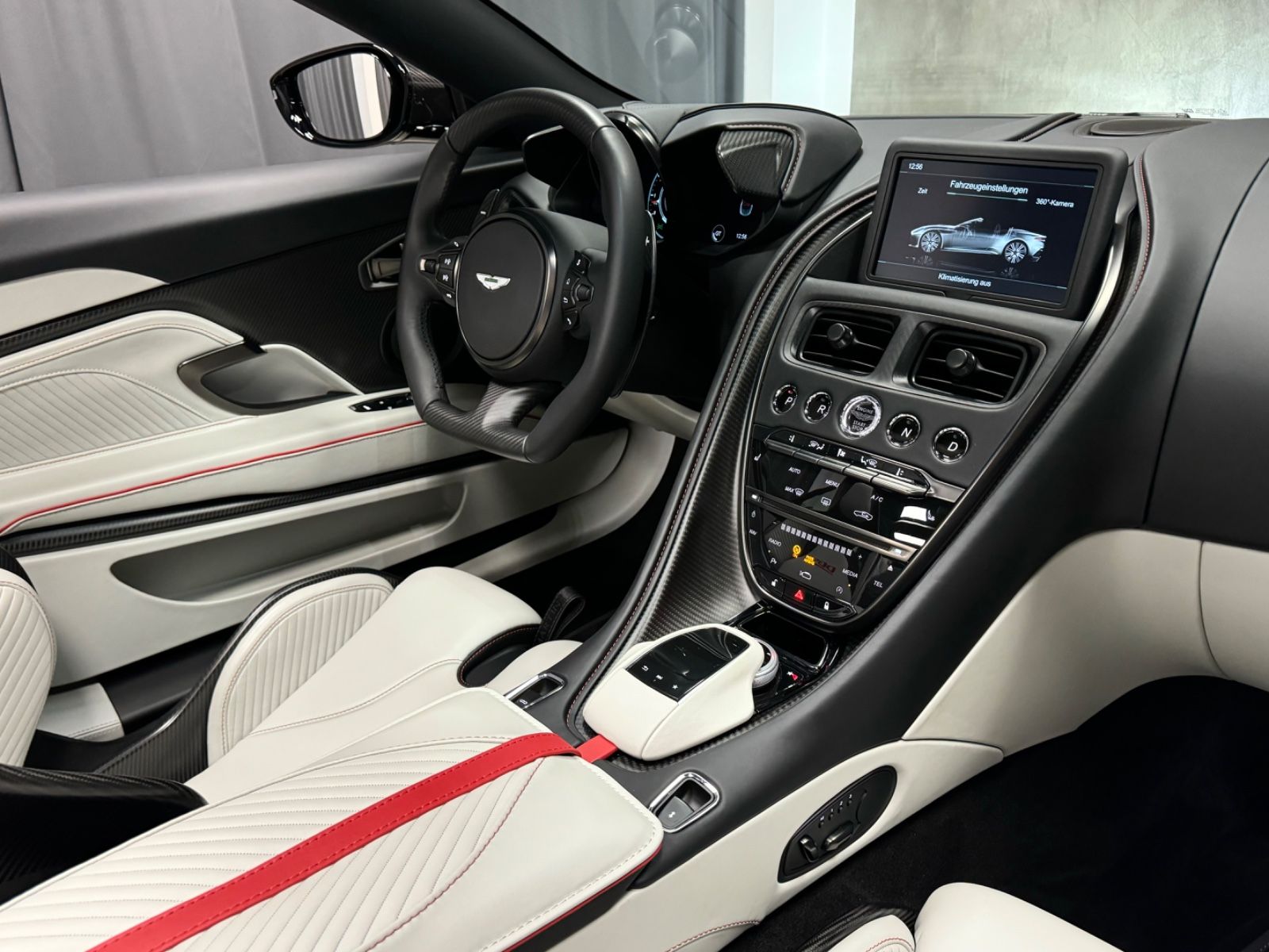 Fahrzeugabbildung Aston Martin DBS V12 770 ULTIMATE VOLANTE 1OF199 EXLUSIV NEW!