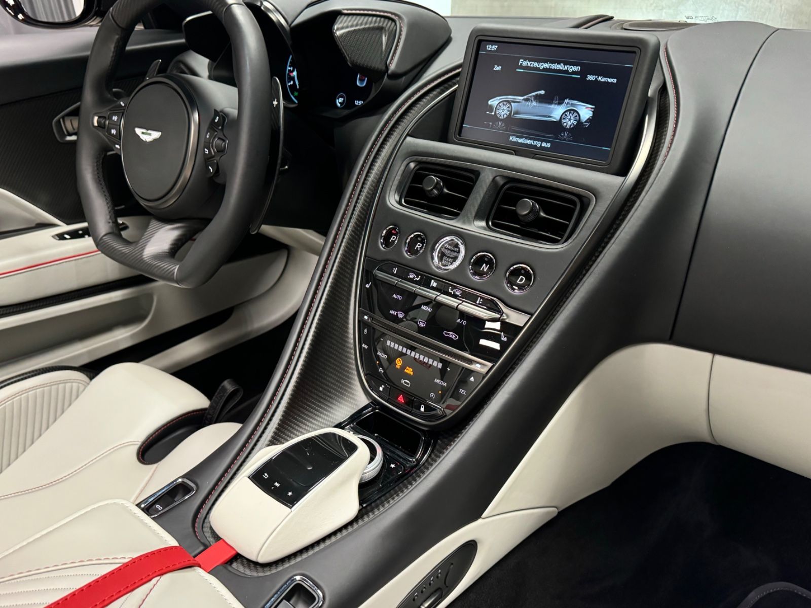 Fahrzeugabbildung Aston Martin DBS V12 770 ULTIMATE VOLANTE 1OF199 EXLUSIV NEW!