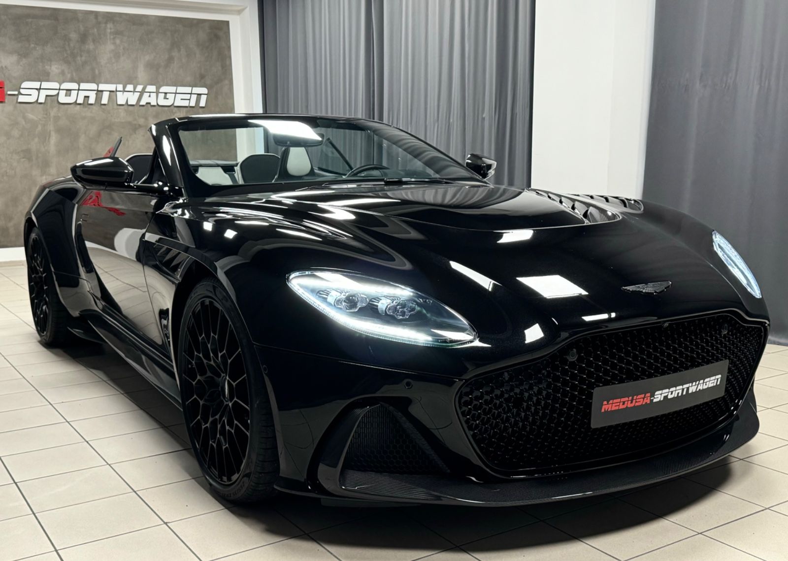 Fahrzeugabbildung Aston Martin DBS V12 770 ULTIMATE VOLANTE 1OF199 EXLUSIV NEW!