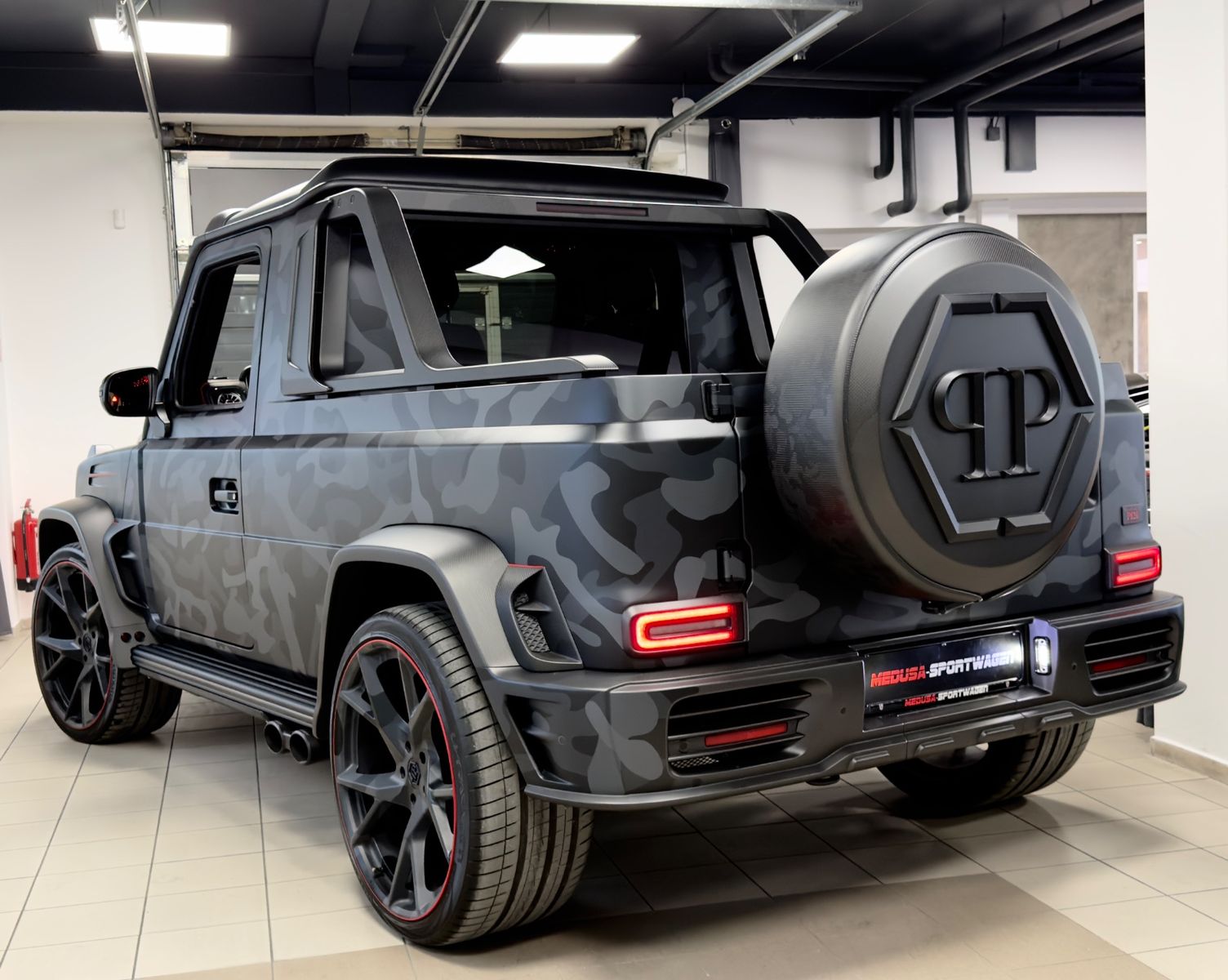 Fahrzeugabbildung Mercedes-Benz G 63 AMG MANSORY&PHILIPP PLEIN 1OF7 STAR TROOPER