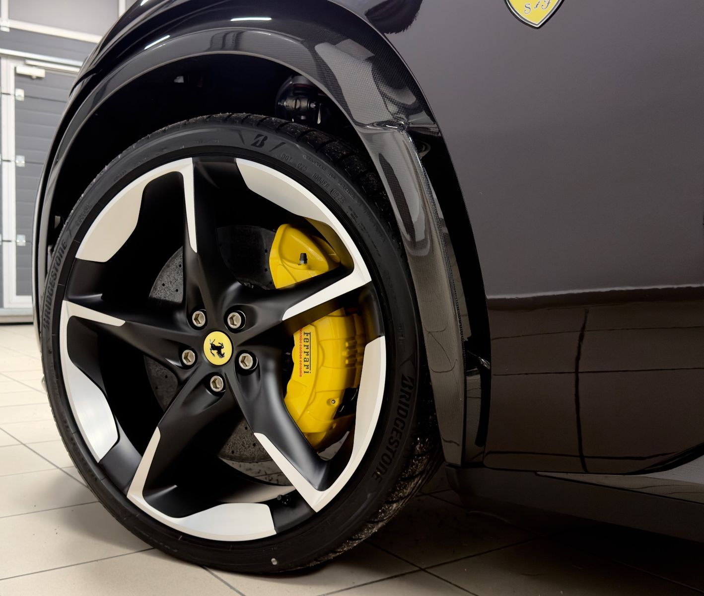 Fahrzeugabbildung Ferrari PUROSANGUE CARBON EXT&INT MASSAGE PANO MY26 FULL