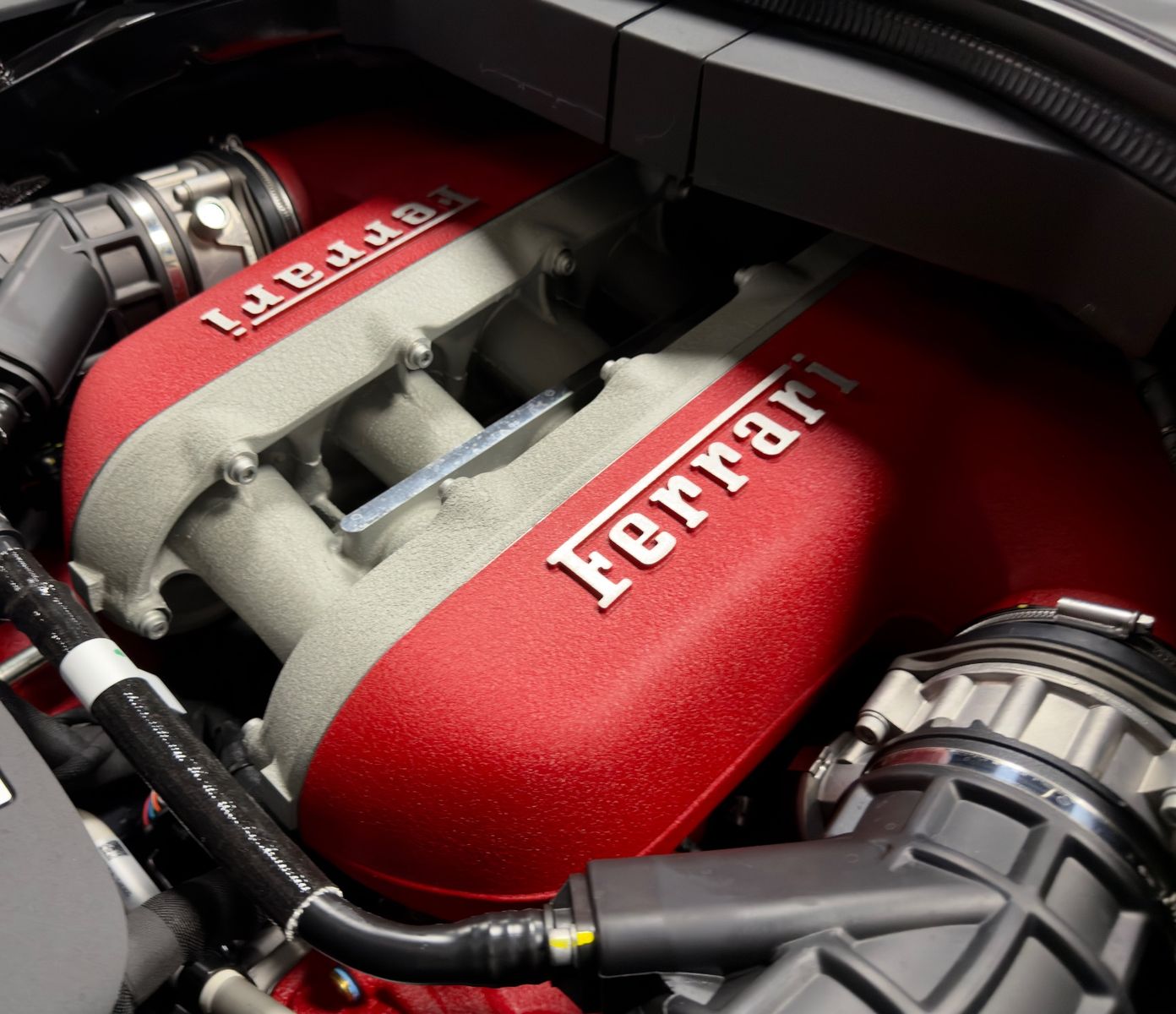 Fahrzeugabbildung Ferrari PUROSANGUE CARBON EXT&INT MASSAGE PANO MY26 FULL