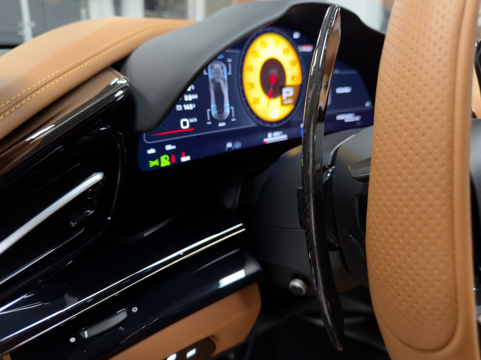 Fahrzeugabbildung Ferrari PUROSANGUE CARBON EXT&INT MASSAGE PANO MY26 FULL