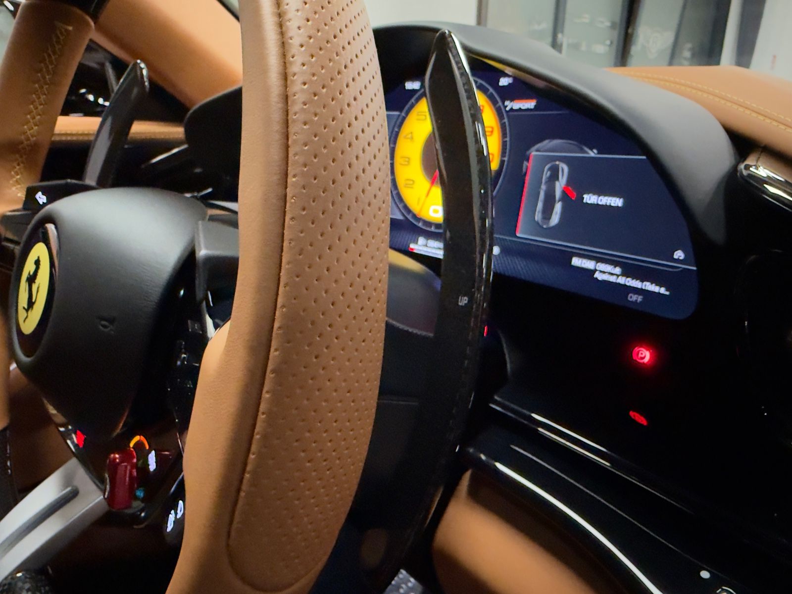 Fahrzeugabbildung Ferrari PUROSANGUE CARBON EXT&INT MASSAGE PANO MY26 FULL