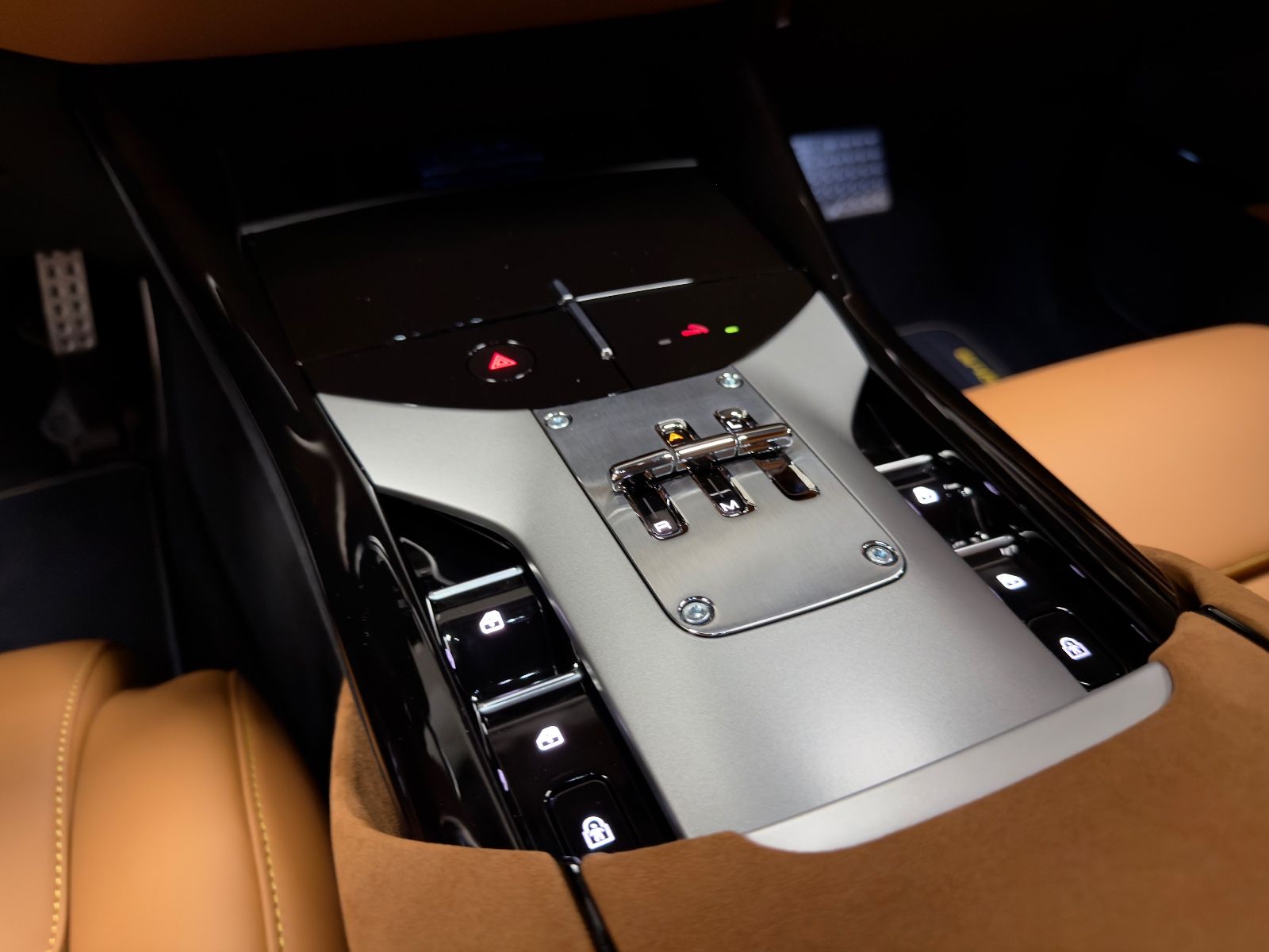 Fahrzeugabbildung Ferrari PUROSANGUE CARBON EXT&INT MASSAGE PANO MY26 FULL