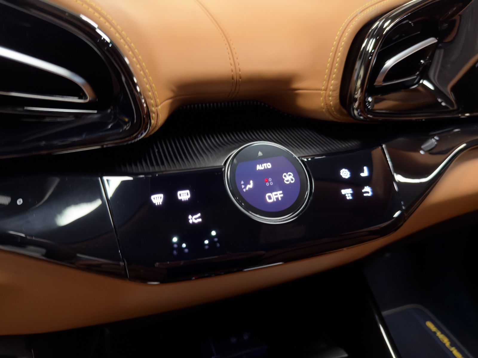 Fahrzeugabbildung Ferrari PUROSANGUE CARBON EXT&INT MASSAGE PANO MY26 FULL