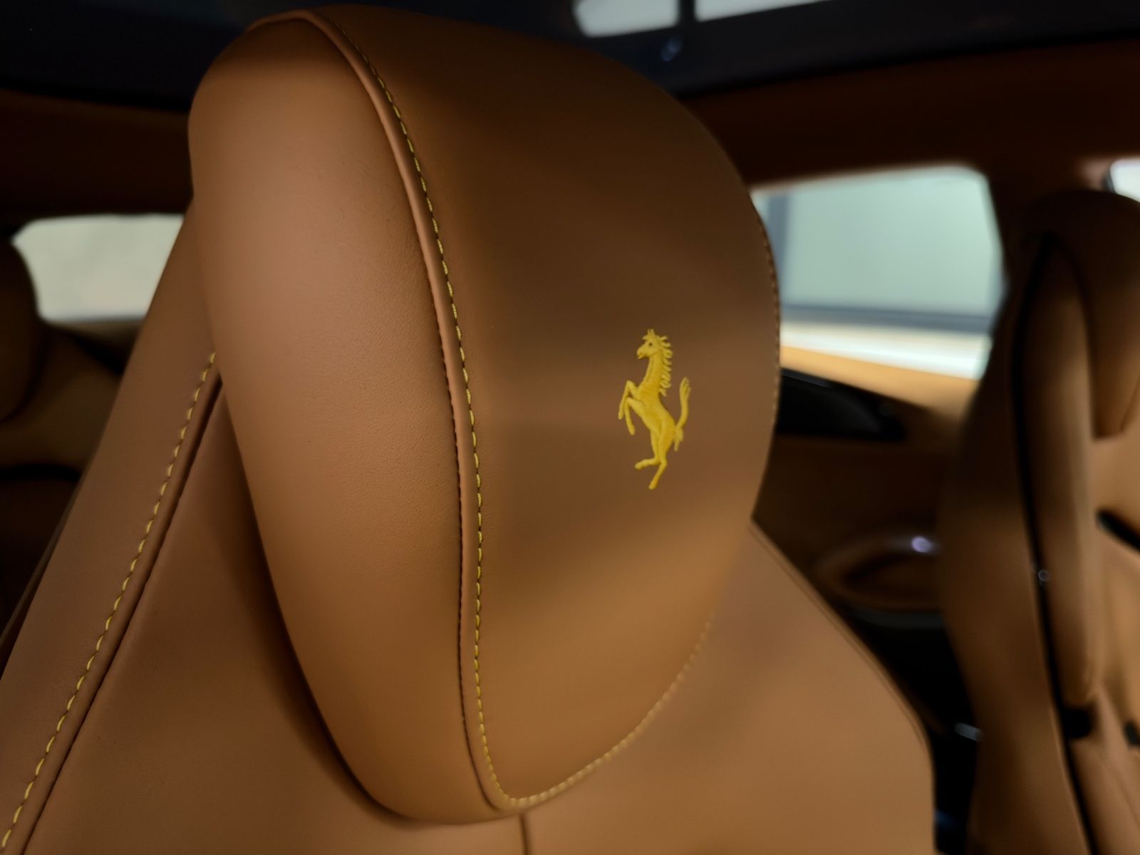 Fahrzeugabbildung Ferrari PUROSANGUE CARBON EXT&INT MASSAGE PANO MY26 FULL