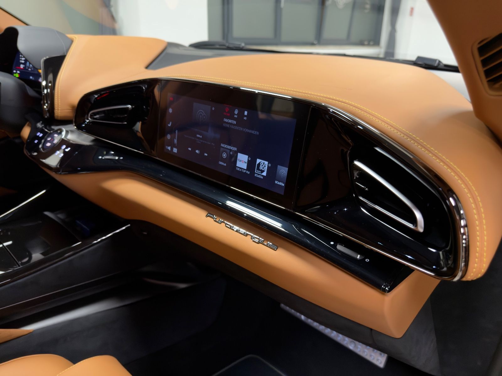 Fahrzeugabbildung Ferrari PUROSANGUE CARBON EXT&INT MASSAGE PANO MY26 FULL