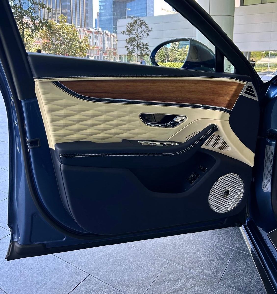 Fahrzeugabbildung Bentley FLYING SPUR SPEED W12 MULLINER CARBON FULLOPTION