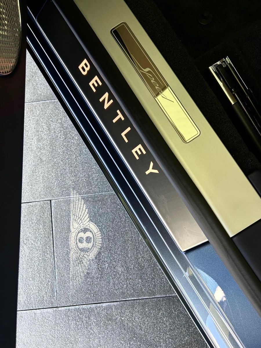 Fahrzeugabbildung Bentley FLYING SPUR SPEED W12 MULLINER CARBON FULLOPTION