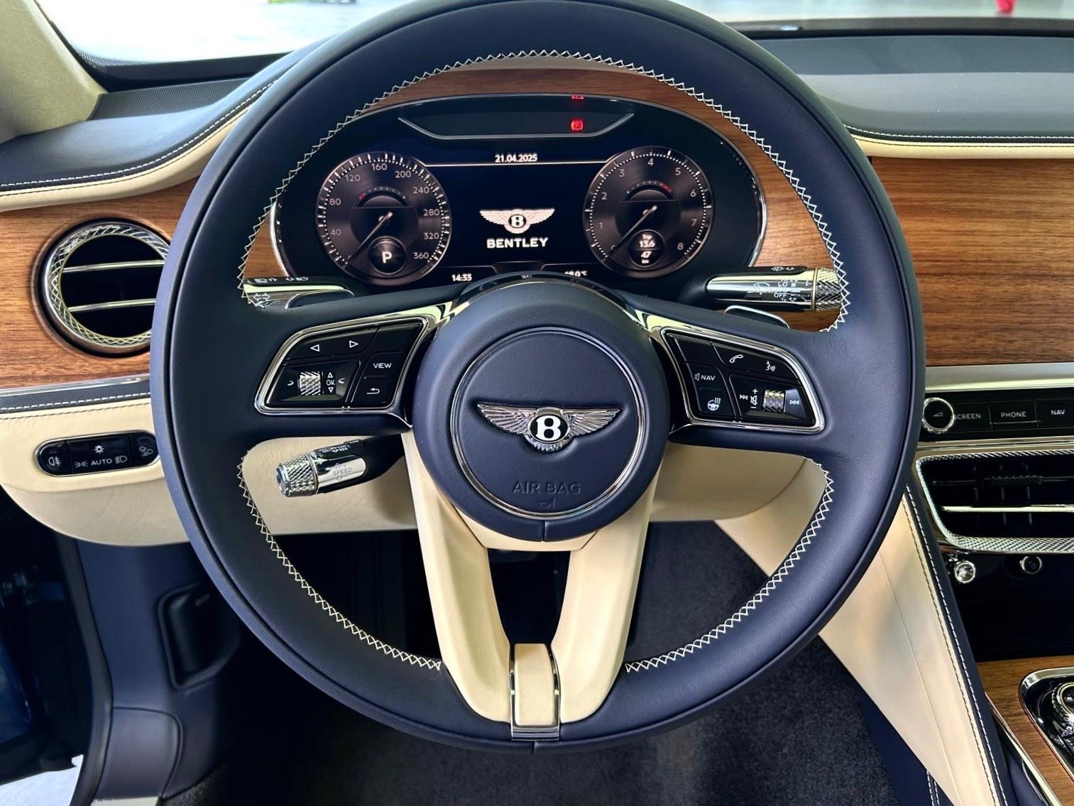 Fahrzeugabbildung Bentley FLYING SPUR SPEED W12 MULLINER CARBON FULLOPTION