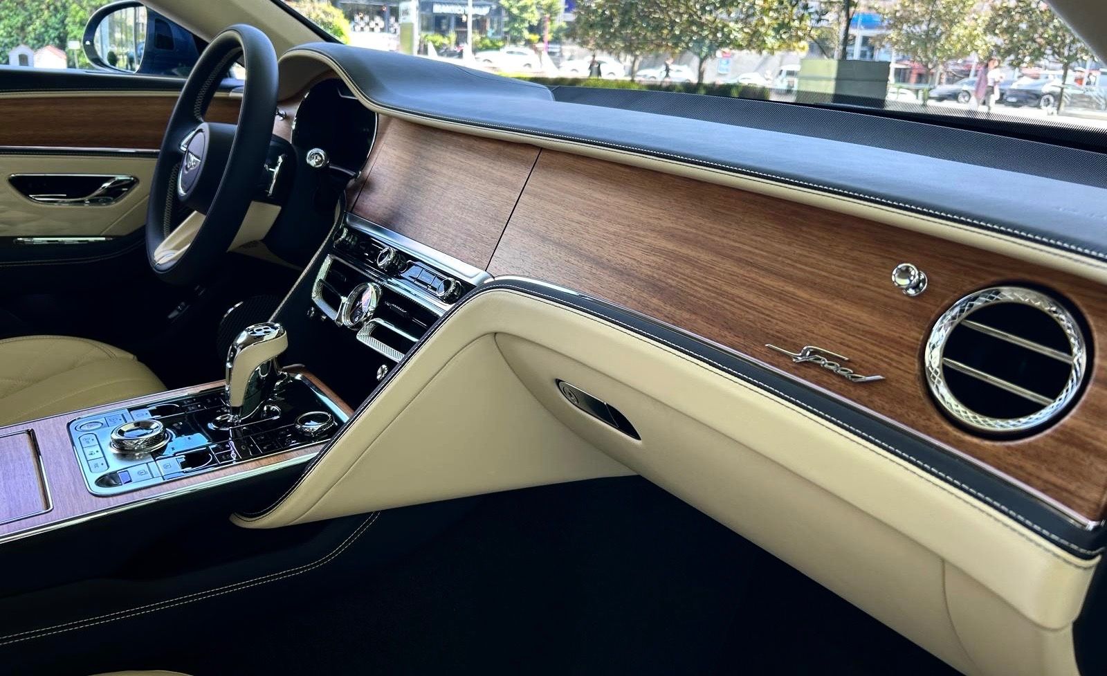 Fahrzeugabbildung Bentley FLYING SPUR SPEED W12 MULLINER CARBON FULLOPTION