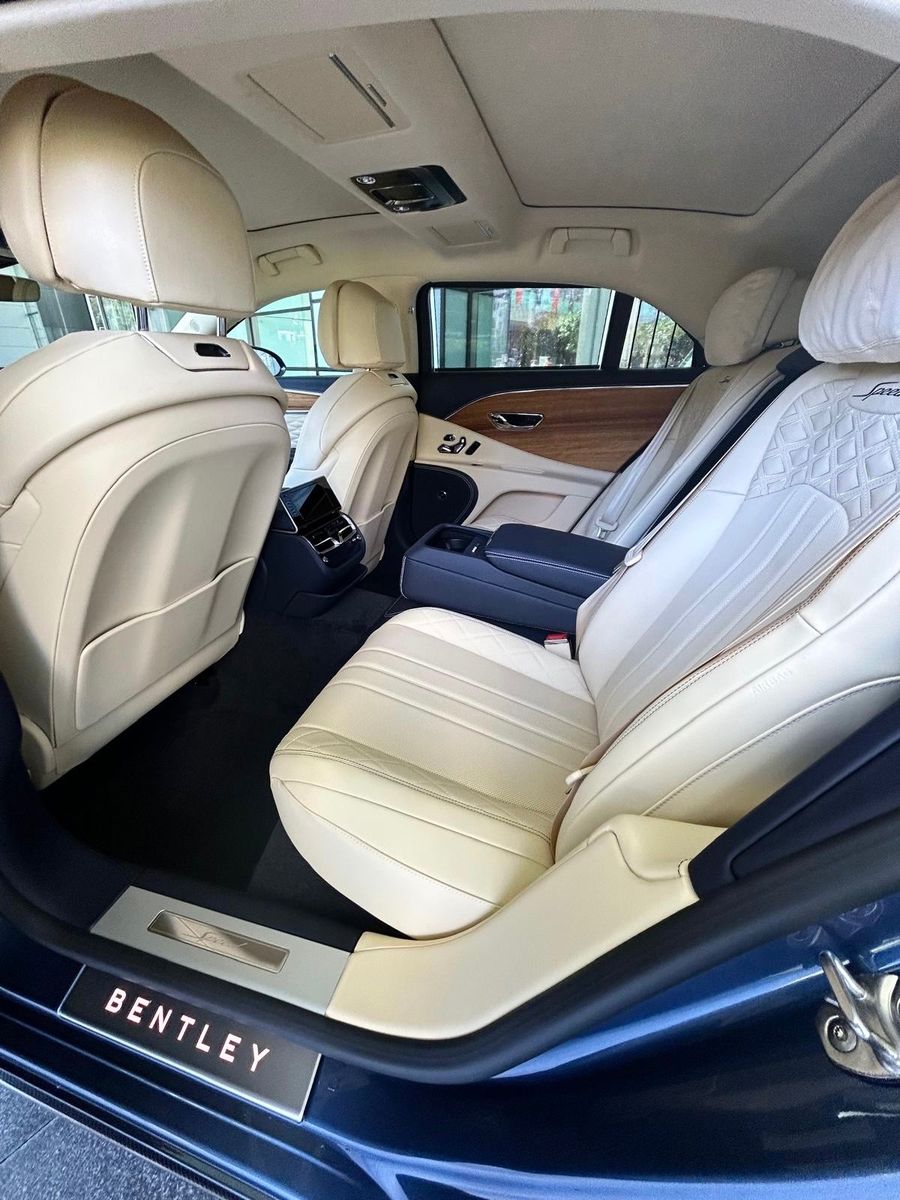 Fahrzeugabbildung Bentley FLYING SPUR SPEED W12 MULLINER CARBON FULLOPTION