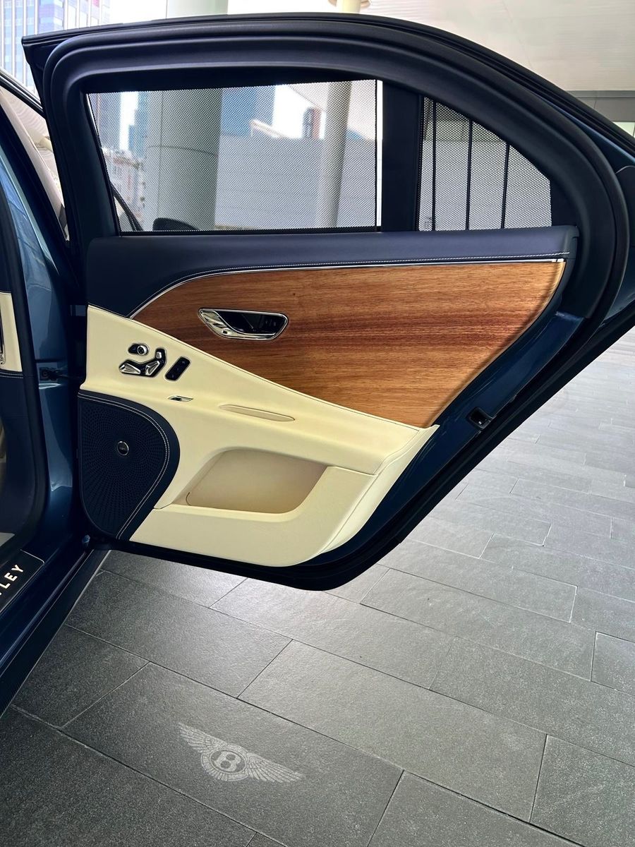 Fahrzeugabbildung Bentley FLYING SPUR SPEED W12 MULLINER CARBON FULLOPTION