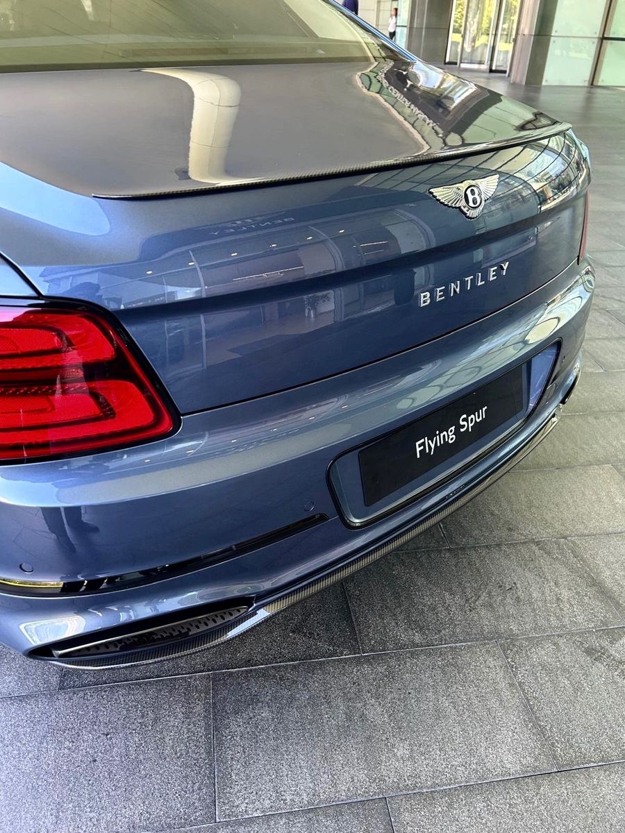 Fahrzeugabbildung Bentley FLYING SPUR SPEED W12 MULLINER CARBON FULLOPTION